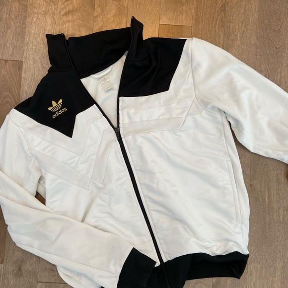 White and Black Zipped Vest Men - Picture 3 of 7